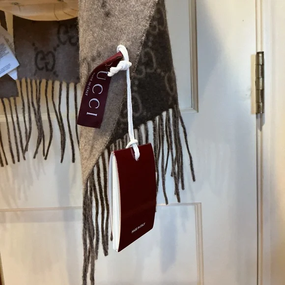 ❤️🔥CLEARANCE❤️🔥 NWT Gucci Dark Brown GG Patterned Cashmere Shawl, 45x190 cm - Picture 8 of 9